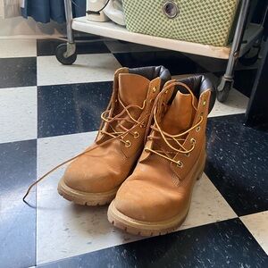 Tan Timberland boots women’s size 8.5M, 9.5W